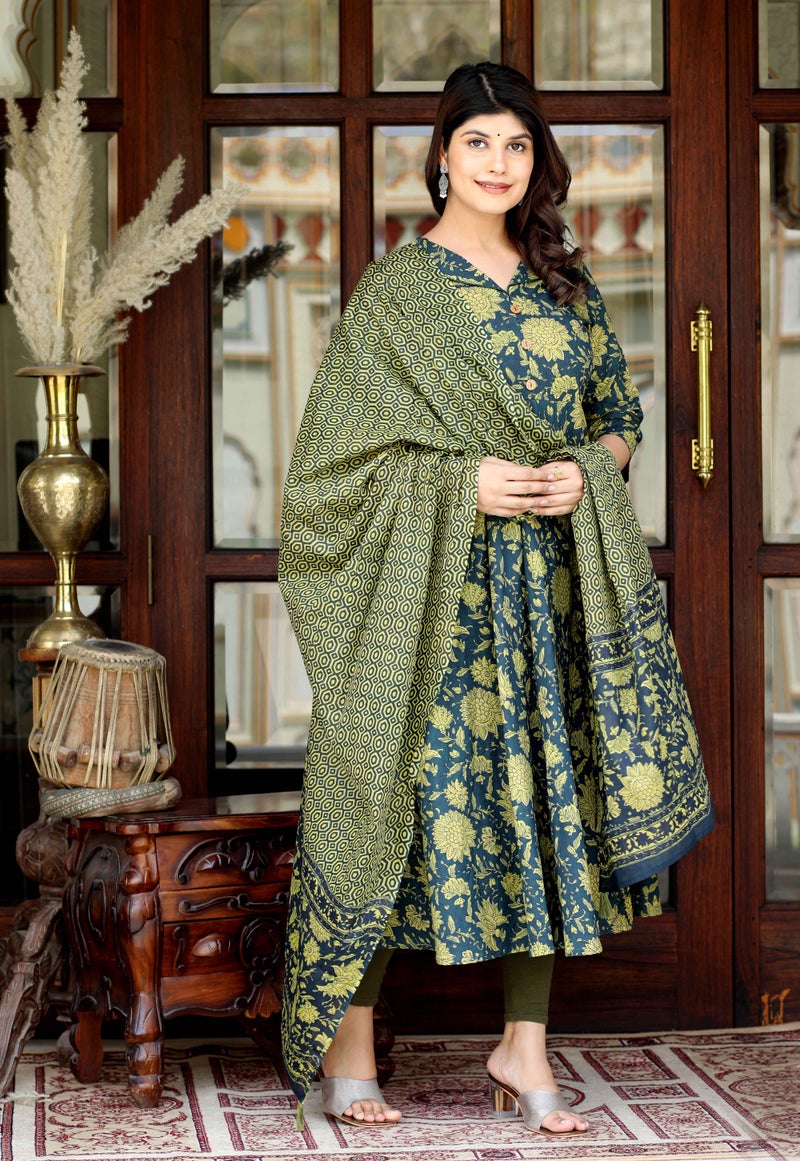 Miravan Women's Green Floral Anarkali Kurta with Dupatta - Image 4